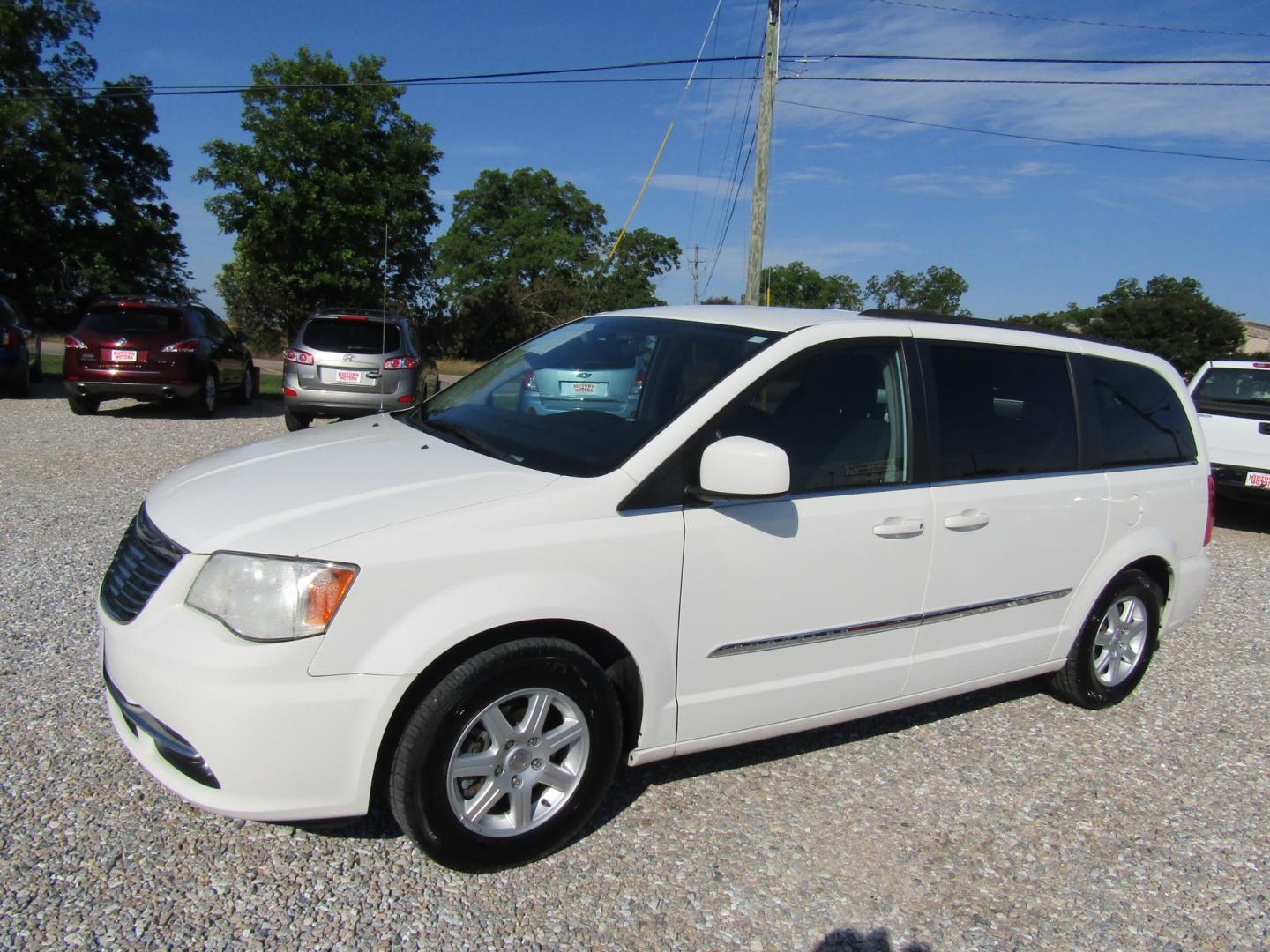 2011 White /Gray Chrysler Town & Country Touring (2A4RR5DG0BR) with an 3.6L V6 DOHC 24V engine, Automatic transmission, located at 15016 S Hwy 231, Midland City, AL, 36350, (334) 983-3001, 31.306210, -85.495277 - Photo#2